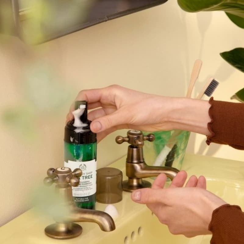 Tea Tree Skin Clearing Foaming Cleanser