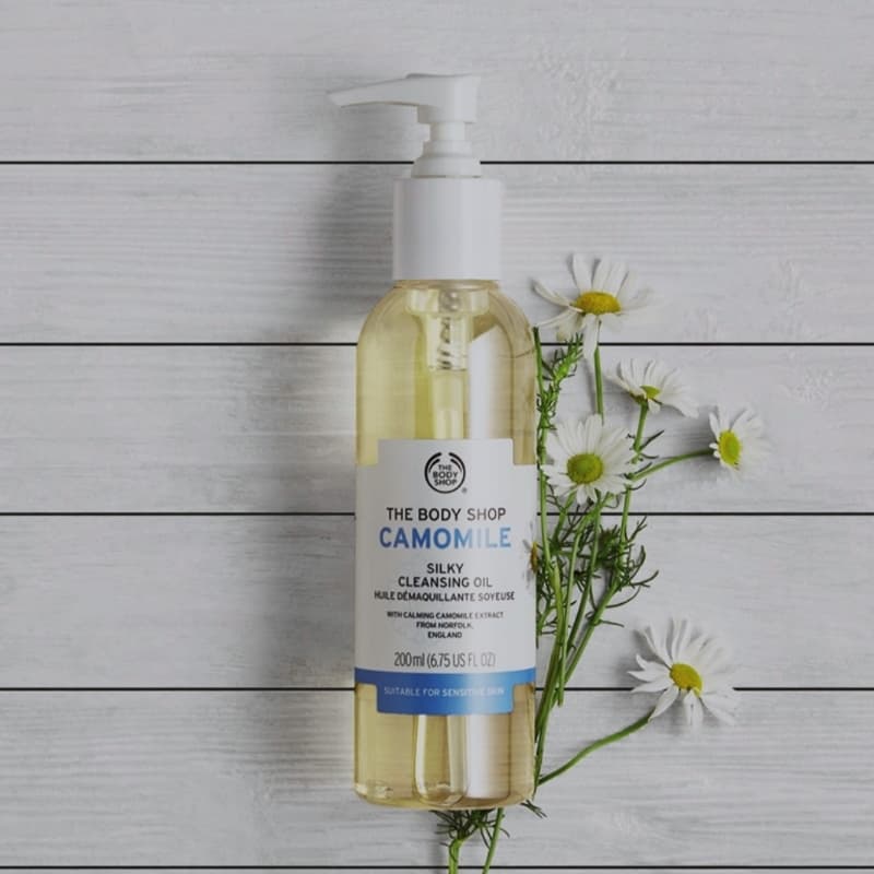 *Camomile Silky Cleansing Makeup Remover Oil*